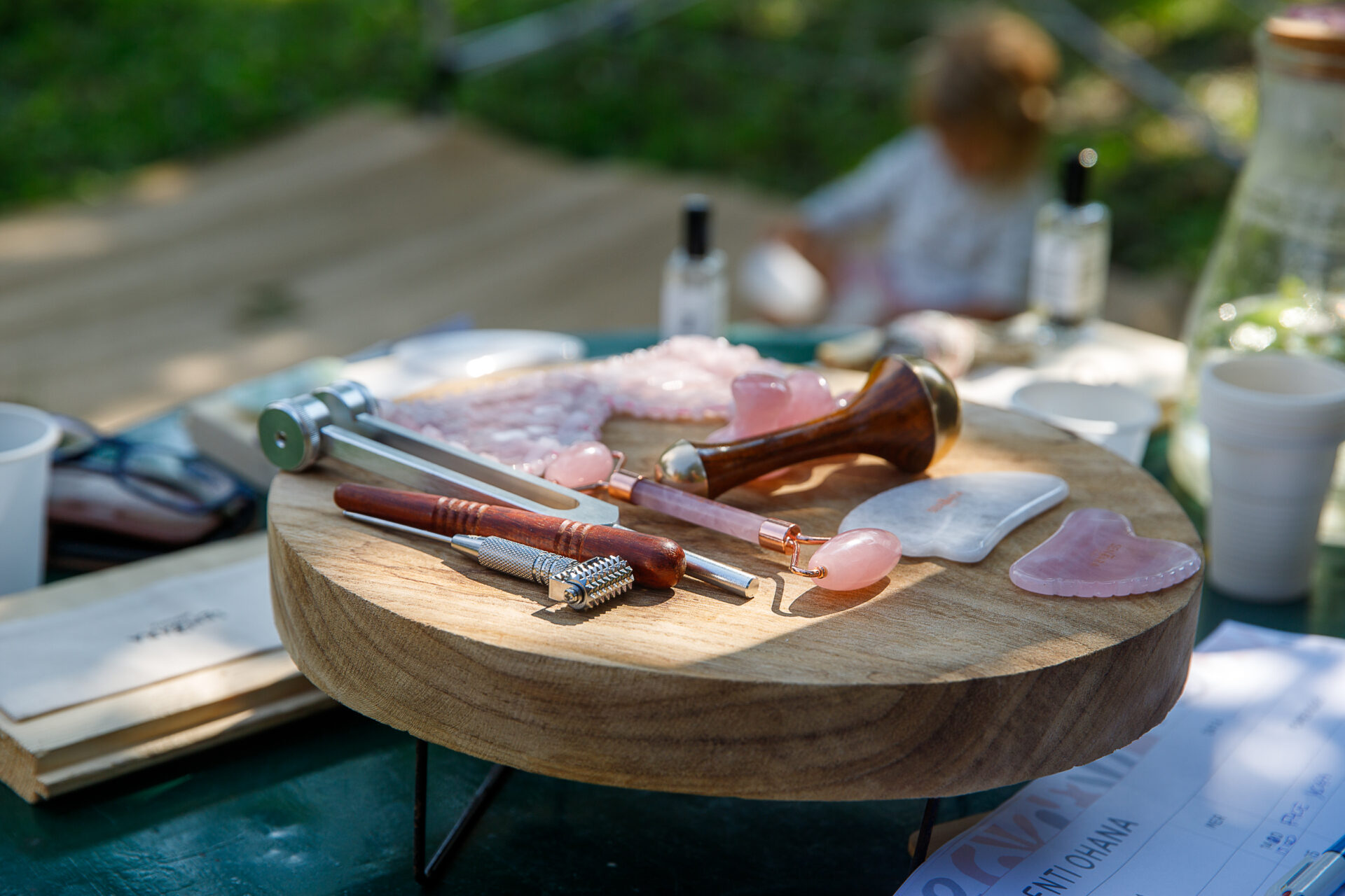 Prodotti per face yoga come diapason e guasha