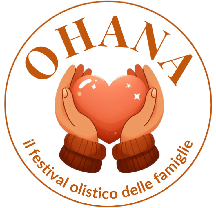 Due mani che abbracciano un cuore