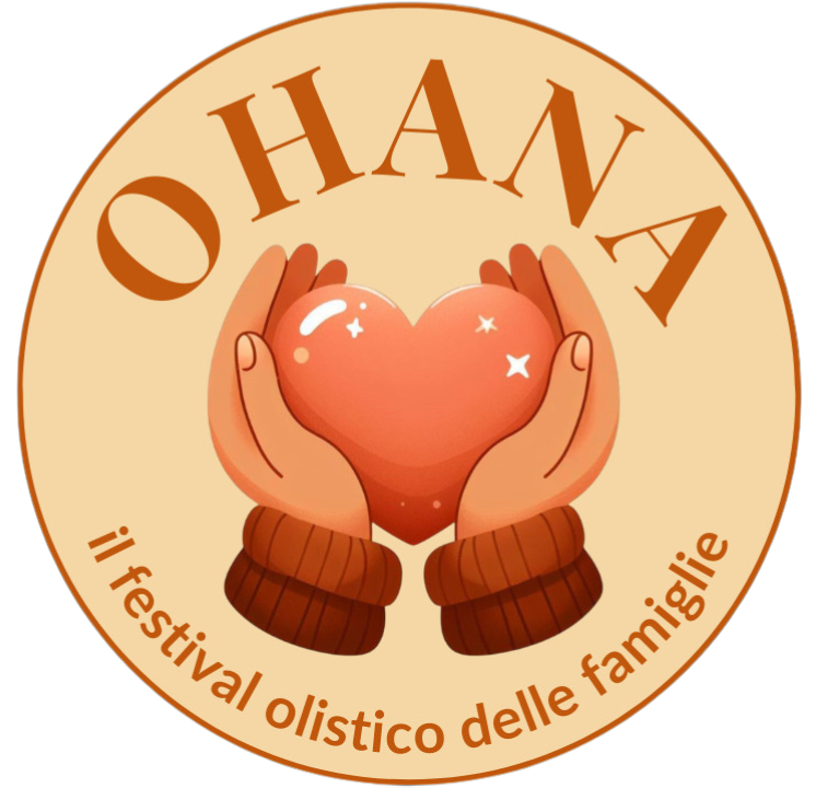 Due mani che abbracciano un cuore